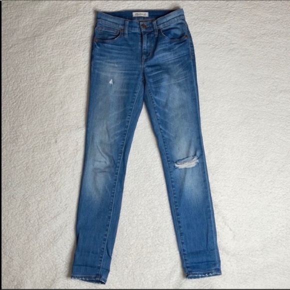 Madewell Light wash High Riser Skinny Skinny Distressed
Size 24 x 29 - Picture 2 of 12